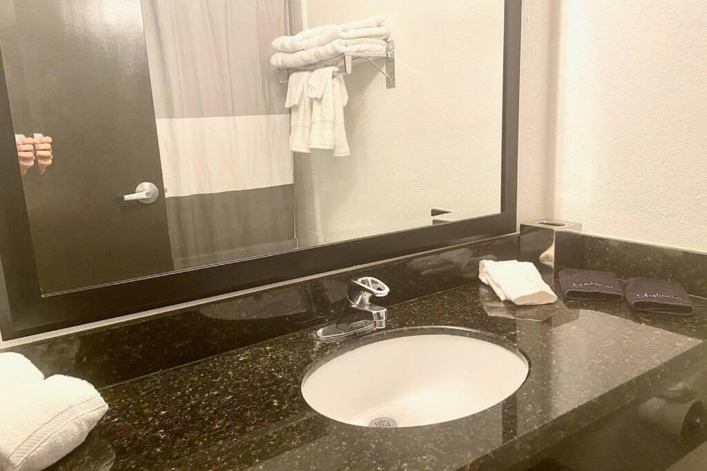 Riverview, Studio 507, Beach Steps Away!+Pool+Wifi Ръскин Екстериор снимка