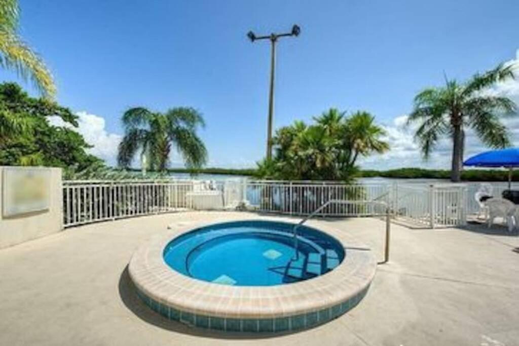 Riverview, Studio 507, Beach Steps Away!+Pool+Wifi Ръскин Екстериор снимка